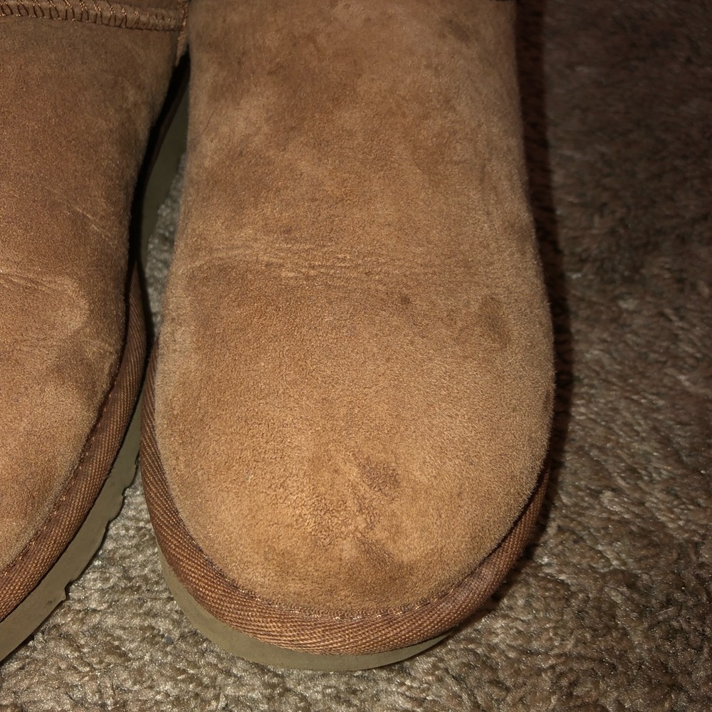 SHORT UGGs